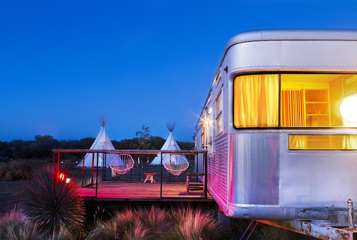 El-Cosmico-Bunkhouse-Hotel-Marfa-Airstream