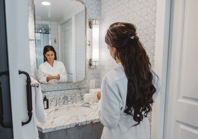 Pendry Hotel San Diego bathroom