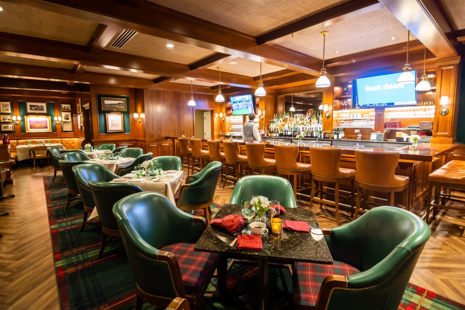 The Broadmoor Golf Club Bar